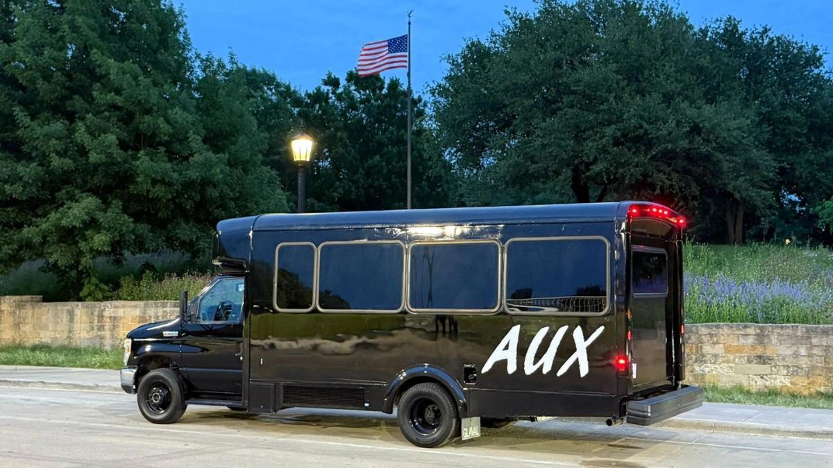 Top 5 Reasons to Book a Party Bus in Dallas | Aux Rideshare