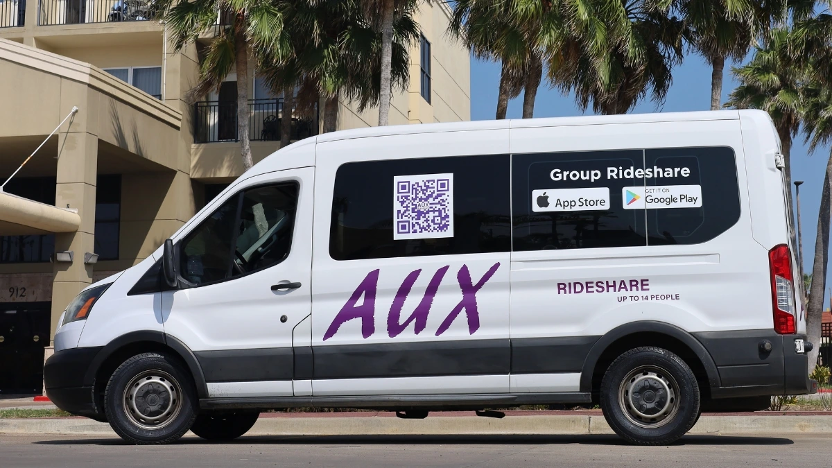 5-Ways-Aux-Rideshare-Simplifies-Airport-Pickups-for-Large-Groups