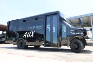 aux-black-bus-service