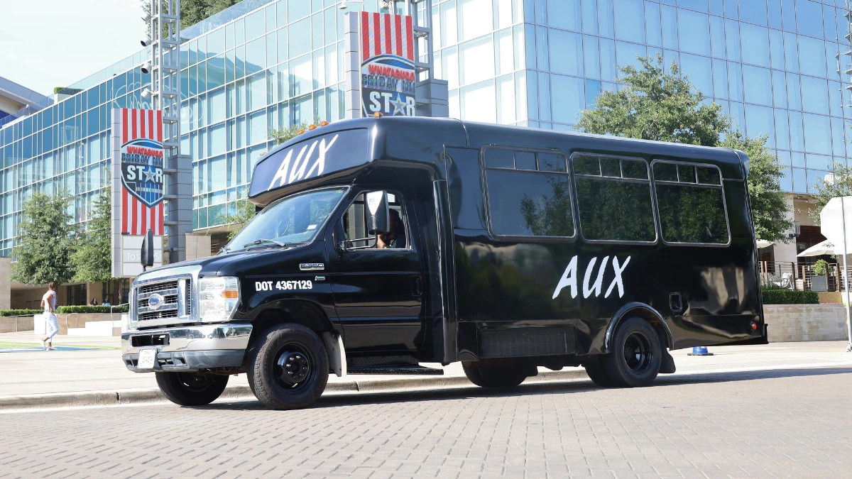 Aux Limousine Service Expands Options for Group Travel in Dallas