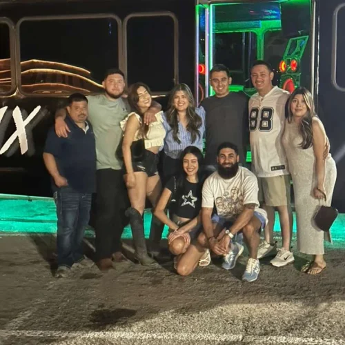 Party bus group photo (1)